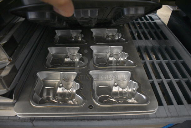 ALL ONE MONEY! Tier Lot of Various Metal Items Including Trays, Baking Pans and Cake Collars - Image 4 of 6