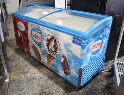 AHT RIO S 175 Metal Commercial Freezer Merchandiser on Commercial Casters. 115 Volts, 1 Phase. Tested and Powers On But Does Not Get Cold