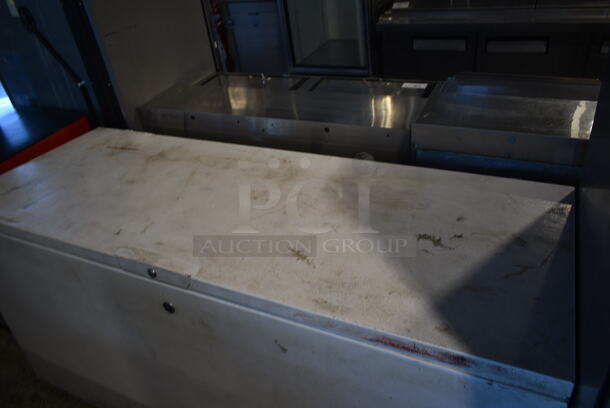 General Electric GE FCM 22DJB WW Metal Chest Freezer w/ Hinge Lid. 115 Volts, 1 Phase. Tested and Working! - Image 2 of 5