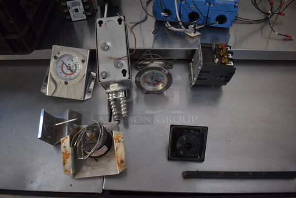 ALL ONE MONEY! Lot of Various Items Including Thermostats and Power Modules - Image 3 of 4