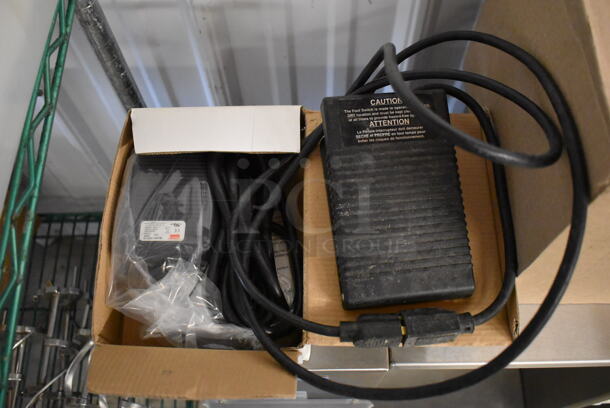 Astro Blender AM-2 Stainless Steel Commercial Countertop Mix-N-Blender w/ 2 Foot Pedals and 39 Bottles. 115 Volts, 1 Phase. 28x11x24.5. Tested and Working! - Image 8 of 12