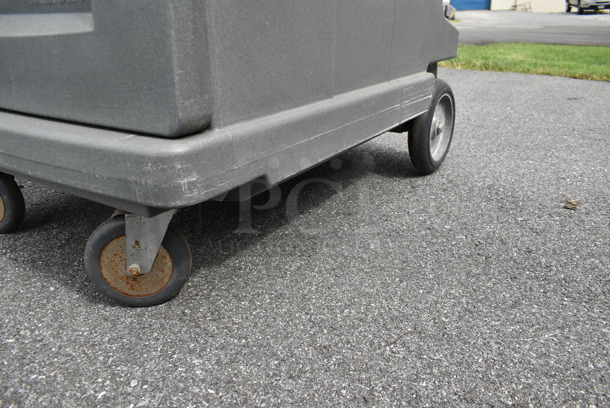 Cambro CMBH1826L Gray Poly Insulated Low Profile Electric Powered Heating / Cooling Food Case on Commercial Casters. 115 Volts, 1 Phase. (outside shed) - Image 4 of 9