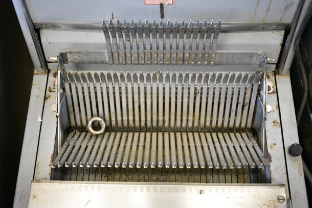 Berkel Metal Commercial Countertop Bread Loaf Slicer. 115 Volts, 1 Phase. Tested and Working!  - Image 2 of 5