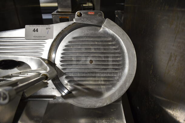 Berkel 827 Stainless Steel Commercial Countertop Meat Slicer w/ Blade Sharpener. 115 Volts, 1 Phase. Tested and Working! - Image 4 of 6