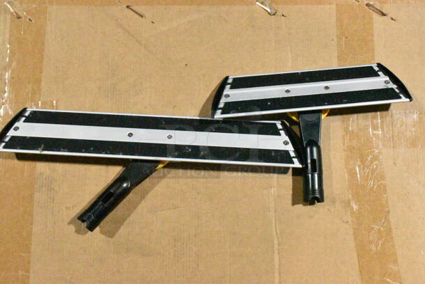 4 BRAND NEW SCRATCH AND DENT! Items Including Rubbermaid HYGEN FGQ56000YL00 Quick Connect Microfiber Wet / Dry Mop Frame, Rubbermaid HYGEN FGQ55000YL00 11" Quick Connect Microfiber Wet / Dry Mop Frame, 2 Skilcraft #24 Mop Heads. 4 Times Your Bid!  - Image 5 of 9
