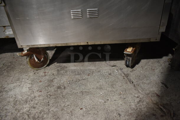 Alto Shaam Stainless Steel Commercial Heated Holding Cabinet on Commercial Casters.  Cannot Test Due To Plug Style - Image 4 of 5