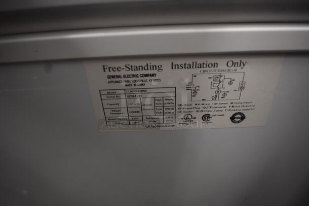 GE FCM5SUCWW White Chest Freezer. 115 Volt 1 Phase. Tested and Powers On But Does Not Get Cold - Image 5 of 6