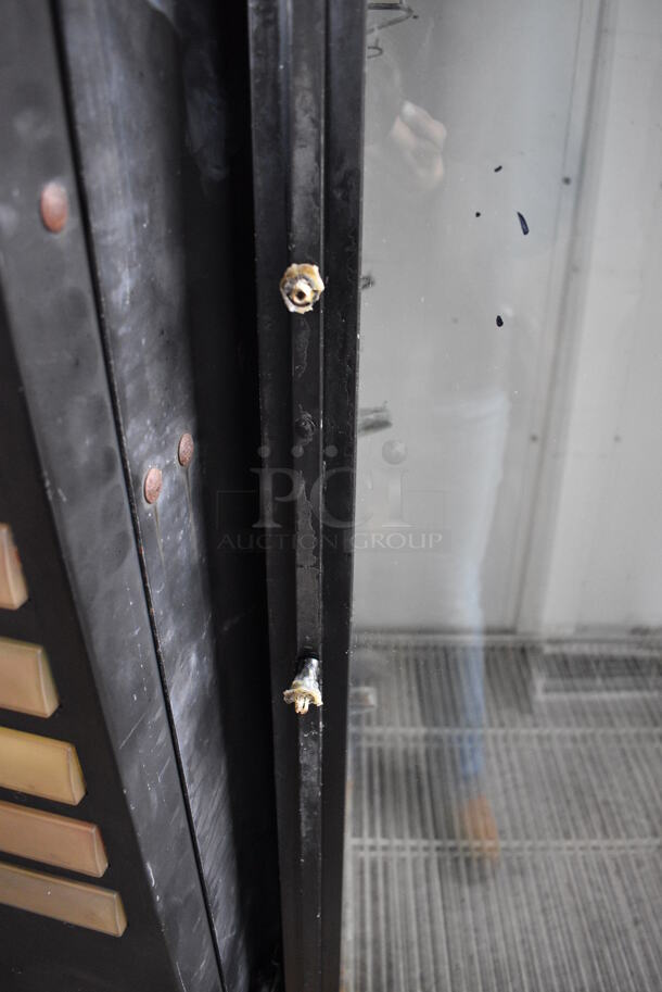 True Model GDM-26 Metal Commercial Single Door Reach In Cooler Merchandiser. 115 Volts, 1 Phase. 30x31x79. Tested and Powers On But Does Not Get Cold - Image 3 of 5