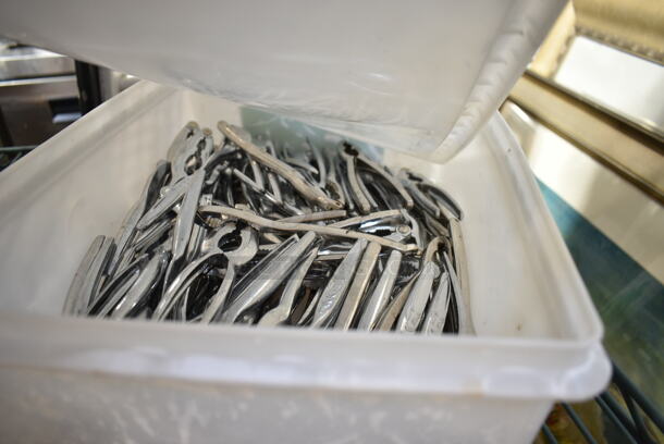 ALL ONE MONEY! Tier Lot of Various Items Including Claw Crackers, Vases and Small Jars - Image 5 of 5