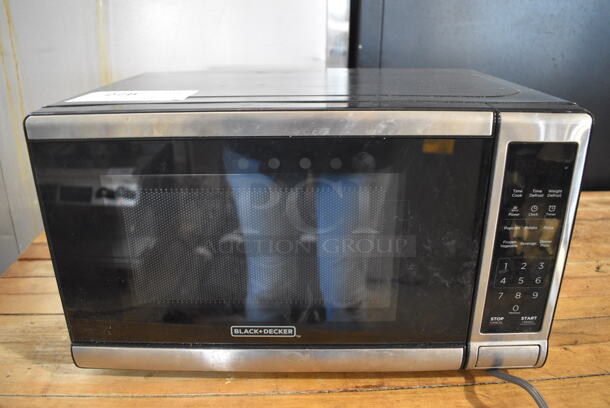 Black & Decker Model EM720CB7 Metal Countertop Microwave Oven. 120 Volts, 1 Phase. 17x12x10