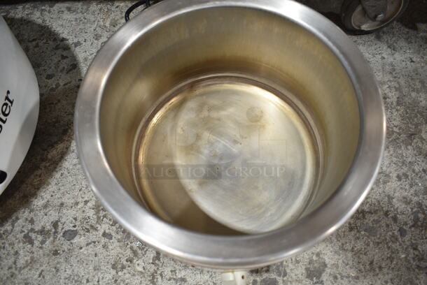 Wells 6411 Stainless Steel Commercial Countertop Soup Warmer Food Warmer. 120 Volts, 1 Phase. Tested and Working! - Image 2 of 3