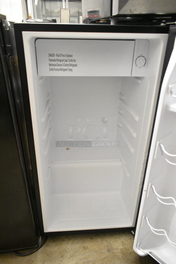 Galanz GLR33MBKE23 Metal Mini Cooler. 115 Volts, 1 Phase. Tested and Working! - Image 2 of 5