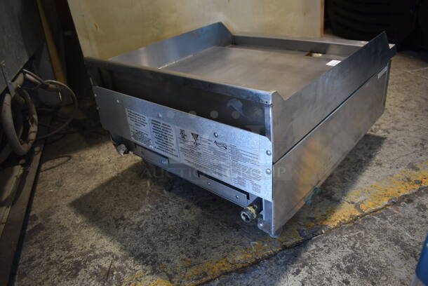 LIKE NEW! 2021 Avantco 177CAG24TG Stainless Steel Commercial Countertop Natural Gas Powered Flat Top Griddle. 35,000 BTU. - Image 6 of 7