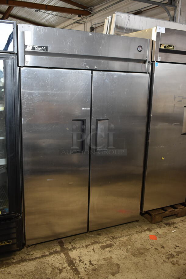 2015 True TG2R-2S ENERGY STAR Stainless Steel Commercial 2 Door Reach In Cooler w/ Poly Coated Racks. 115 Volts, 1 Phase. Tested and Working! - Image 2 of 8