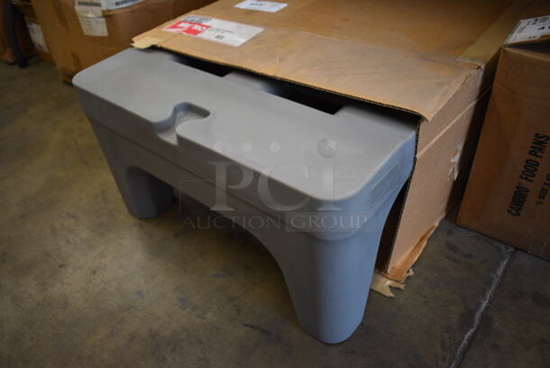 BRAND NEW IN BOX! Metro HP2230PD Gray Poly Dunnage Rack. 22x30x12 - Image 1 of 3