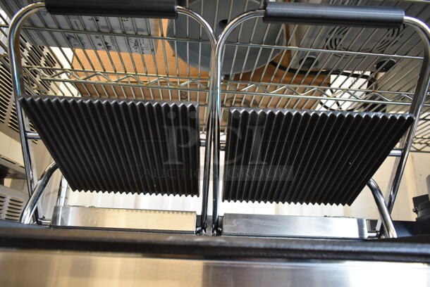BRAND NEW SCRATCH AND DENT! 2023 Avantco 177P88SG Stainless Steel Commercial Countertop Double Panini Press. 120 Volts, 1 Phase. Tested and Working! - Image 5 of 6