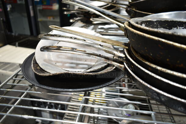 ALL ONE MONEY! Tier Lot of Various Items Including Metal Baking Pans and Skillets.  - Image 3 of 5