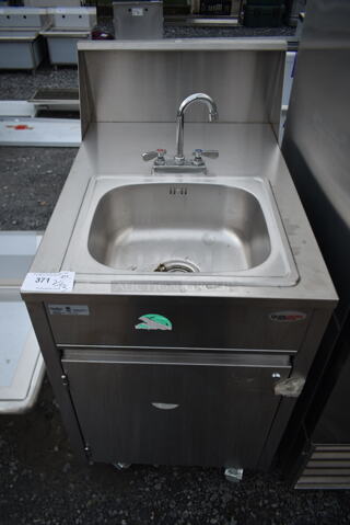 QualServ WMSC24MS Stainless Steel Commercial Single Bay Portable Sink w/ Faucet and Handles on Commercial Casters. 120 Volts, 1 Phase.