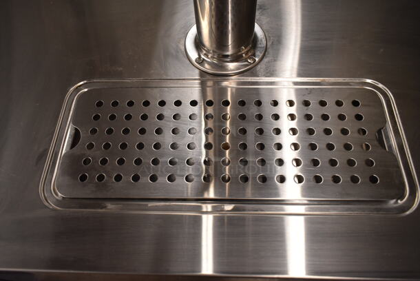 BRAND NEW SCRATCH AND DENT! 2023 Avantco 178UDD36HCS 36" Stainless Steel Double Tap Kegerator Beer Dispenser - (1) 1/2 Keg Capacity. 115 Volts, 1 Phase. Tested and Working! - Image 5 of 7