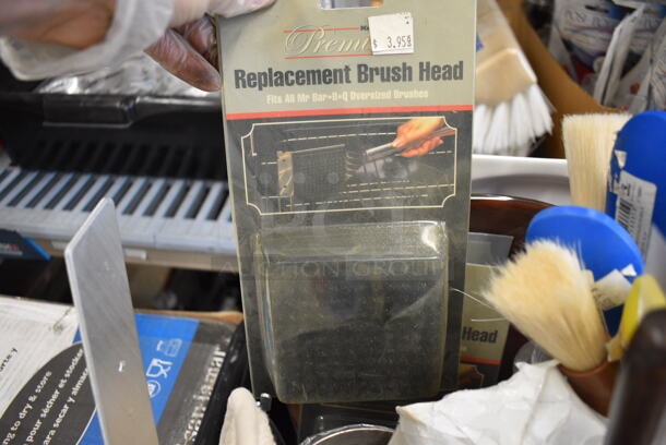 ALL ONE MONEY! Lot of Various Items Including Condiment Jar Set, Basting Brushes and 5 Heat Lamps.  - Image 6 of 6