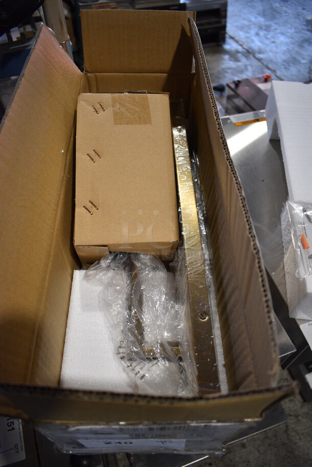 BRAND NEW SCRATCH AND DENT! Metal Light Fixture - Image 1 of 4