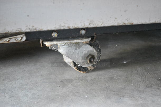 True TG2R-2S ENERGY STAR Stainless Steel Commercial 2 Door Reach In Cooler w/ Poly Coated Racks on Commercial Casters. 115 Volts, 1 Phase. Tested and Working! - Image 3 of 6