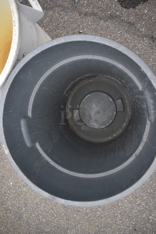 2 Brute Garbage Cans in Gray and White With a Stack of Lids. 2 Times Your Bid!  - Image 4 of 5