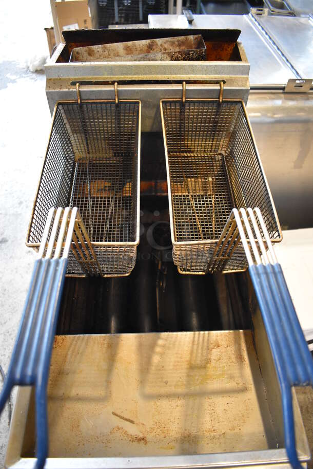 Imperial Stainless Steel Commercial Floor Style Natural Gas Powered Deep Fat Fryer w/ 2 Metal Fry Baskets. 15.5x30x46 - Image 4 of 6