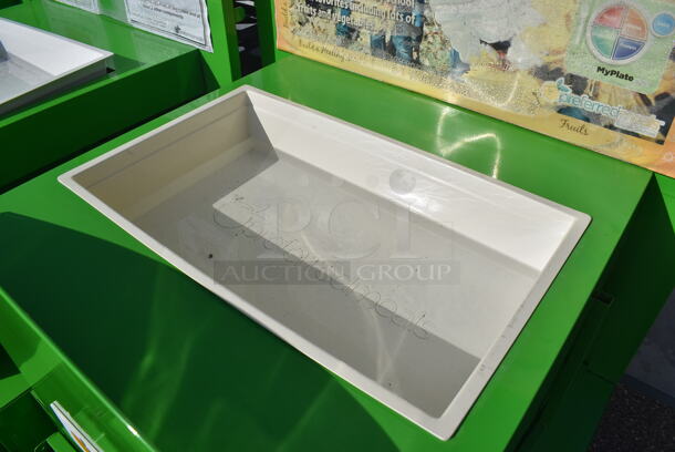 Green Metal Cart on Commercial Casters. 32x30x65 - Image 3 of 5
