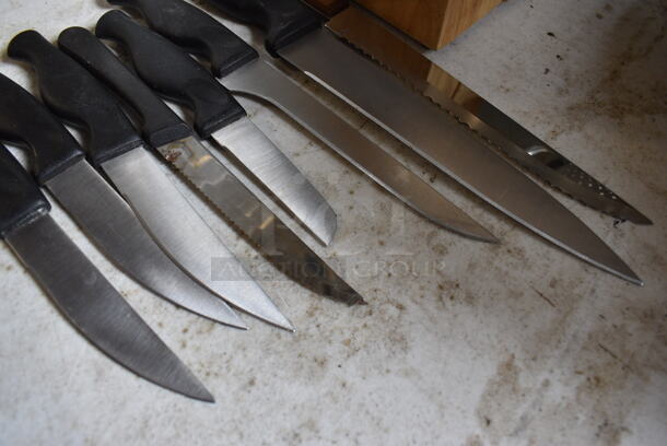 Wooden Knife Block w/ 8 Various Knives. 4x7x13 - Image 3 of 4