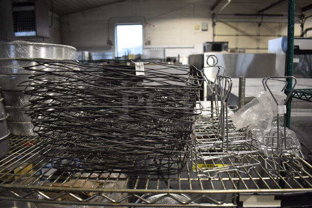 ALL ONE MONEY! Tier Lot of Various BRAND NEW Items Including Muffin Baking Pan, Round Baking Pans and Wire Bread Baskets - Image 4 of 6
