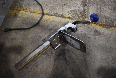 Metal Commercial Can Opener w/ Mount. 4.5x9x19