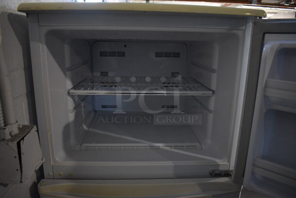 Danby DFF1144W Metal Cooler Freezer Combo Unit. 115 Volts, 1 Phase. 24x28x59.5. Tested and Working! - Image 3 of 7