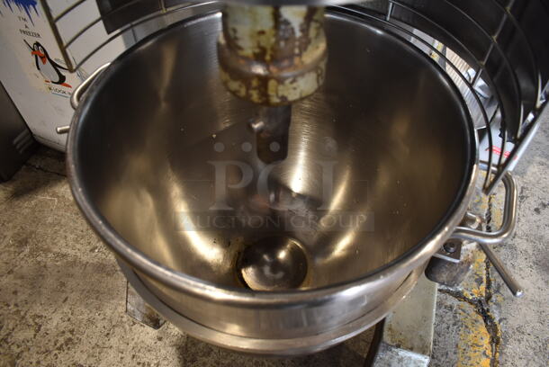 Hobart H-600-T Metal Commercial Floor Style 60 Quart Planetary Dough Mixer w/ Stainless Steel Mixing Bowl, Bowl Guard, Paddle and Dough Hook Attachments. 230 Volts, 3 Phase. - Image 9 of 12