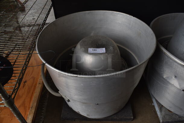 Metal Commercial Rooftop Mushroom Exhaust Fan. 115 Volts, 1 Phase. 28x28x23