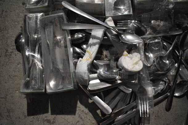 ALL ONE MONEY! Crate of Various BRAND NEW Items Including Silverware - Image 4 of 8