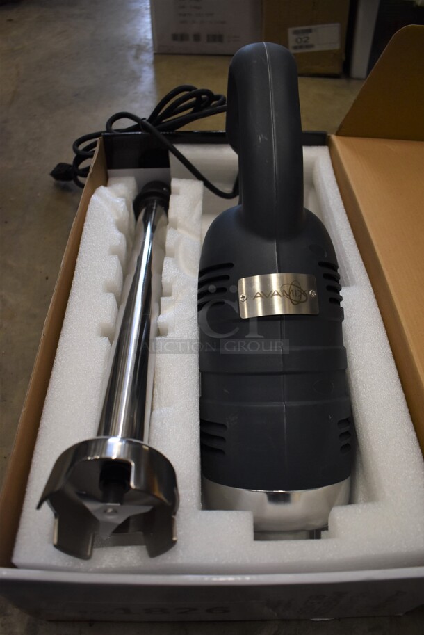 BRAND NEW SCRATCH AND DENT! AvaMix 928IBHD18 Stainless Steel Commercial 18" Shaft Immersion Blender. 120 Volts, 1 Phase. Tested and Working! - Image 1 of 7