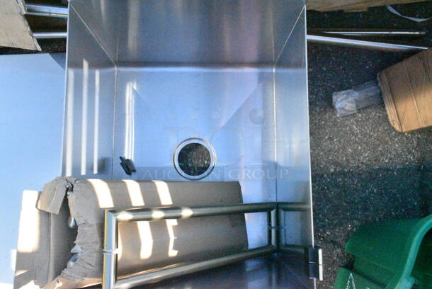 BRAND NEW SCRATCH AND DENT! Stainless Steel Single Bay Sink.  - Image 7 of 7