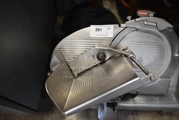 Berkel 919/1 Stainless Steel Commercial Countertop Automatic Meat Slicer w/ Blade Sharpener. 115 Volts, 1 Phase. Tested and Working! - Image 2 of 6