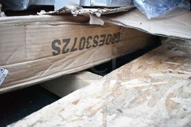 BRAND NEW SCRATCH AND DENT! Regency 600ES3072S 30" x 72" 16-Gauge Stainless Steel Equipment Stand with Undershelf. May Be Missing Pieces.  - Image 3 of 3