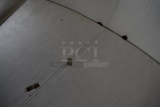 White Curved Bench. 70x32x30 - Image 4 of 4