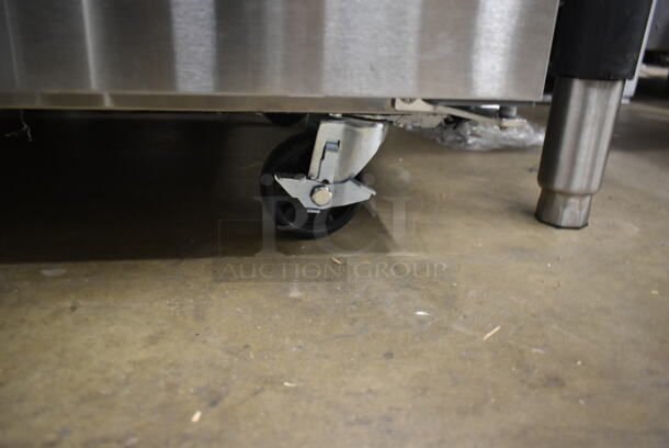 BRAND NEW SCRATCH AND DENT! 2022 Avantco 178SSPT60HC Stainless Steel Commercial Sandwich Salad Prep Table Bain Marie Mega Top on Commercial Casters. 115 Volts, 1 Phase. Tested and Working! - Image 4 of 9