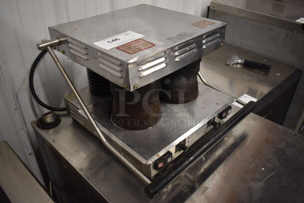 Wisco 325B Commercial Stainless Steel Electric Countertop Pocket Sandwich Grill With 2 Pods. 120V. Tested and Working! - Image 2 of 5