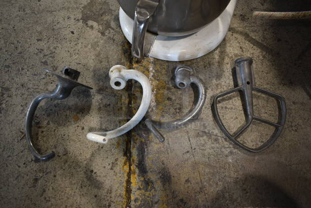 KitchenAid Metal Countertop Planetary Dough Mixer w/ Metal Mixing Bowl, 3 Dough Hooks and Paddle Attachment. Tested and Working! - Image 5 of 6