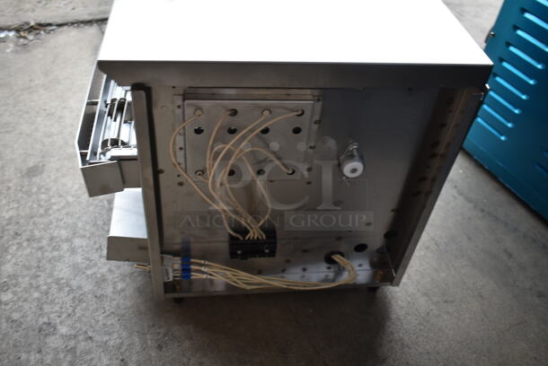 BRAND NEW SCRATCH AND DENT! Vollrath JT1BH Stainless Steel Commercial Countertop Conveyor Toaster with 2 1/2" Opening. Missing Panels. 120 Volts, 1 Phase. - Image 4 of 4