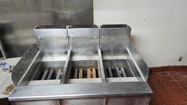 Pitco Frialator SG14-US Natural Gas 3 bay Commercial Fryer - Image 3 of 5
