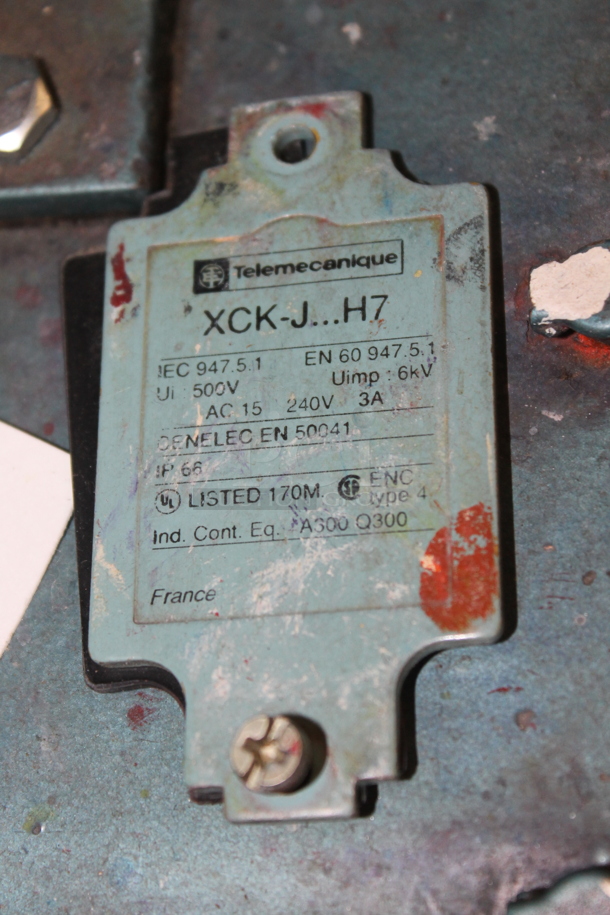 Keith Machinery Metal Floor Style Commercial Unit on Commercial Casters. 240 Volts. - Image 7 of 8