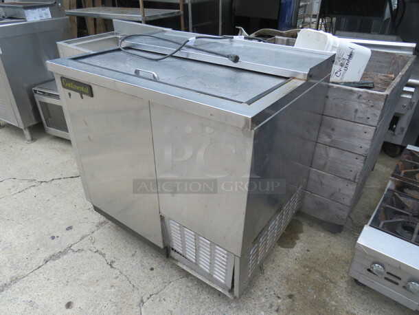 One Working Continental Bottle Box On Casters. 115 Volt. Model#CBC37-SS. 37X28X37 - Image 2 of 3