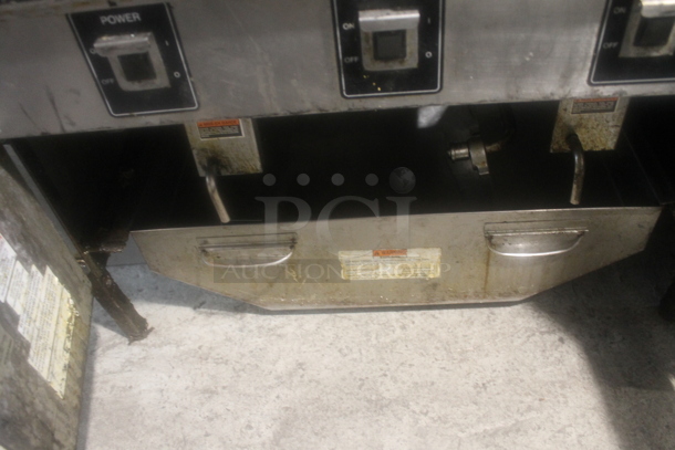 Henny Penny OFG 322 Stainless Steel Commercial Floor Style Propane Gas Powered 2 Bay Deep Fat Fryer w/ 4 Metal Fry Baskets. 170,000 BTU. - Image 7 of 8