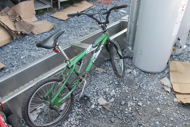 Next T22 Green and Black Bicycle. - Image 2 of 7